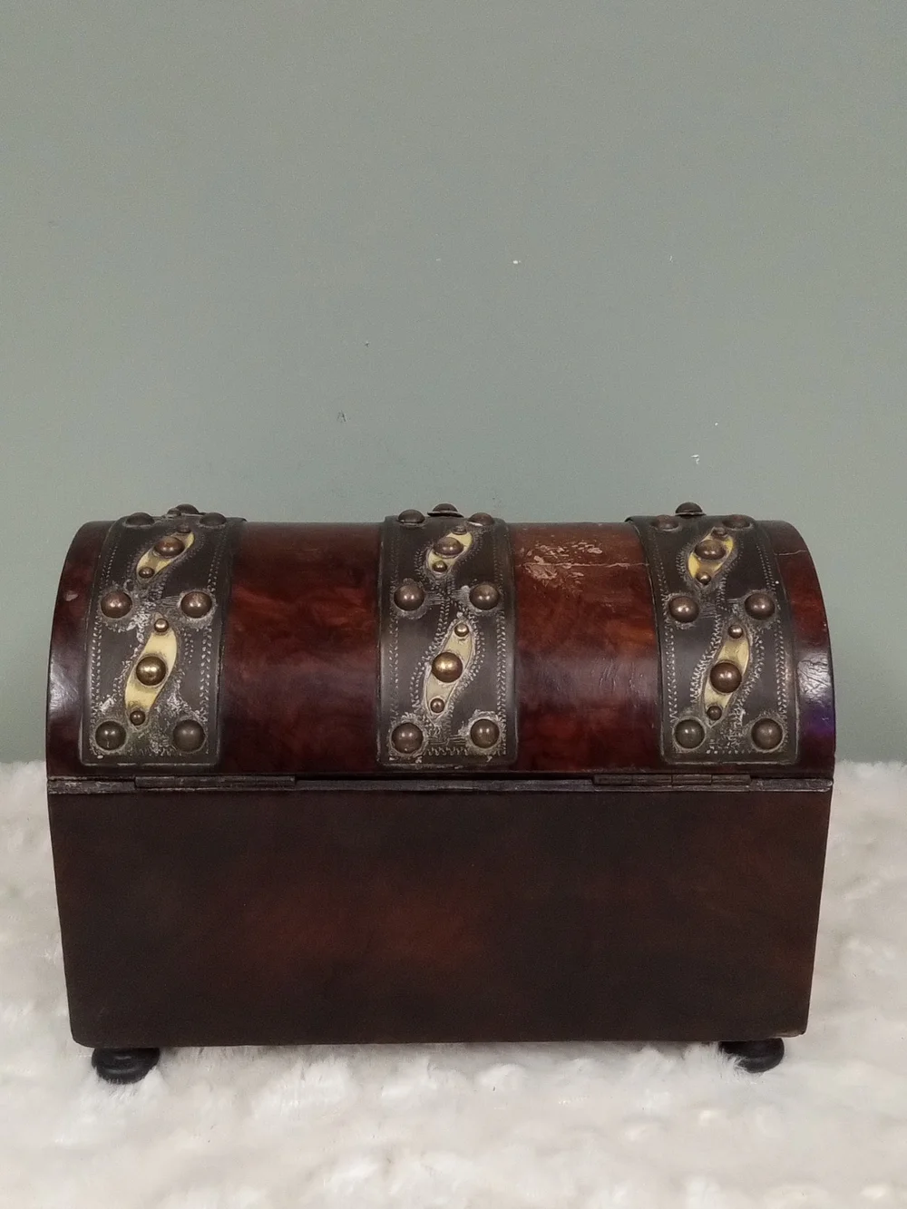 19th Century Burled Walnut Wood English Tea Box With Bone Details